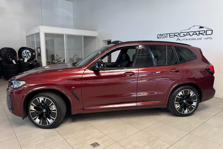 Rød BMW iX3 fra 2023