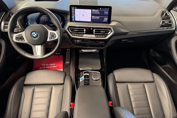 Rød BMW iX3 fra 2023