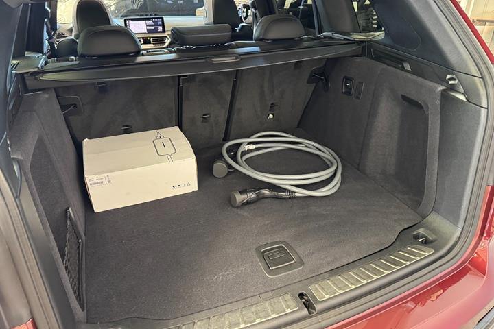 Rød BMW iX3 fra 2023