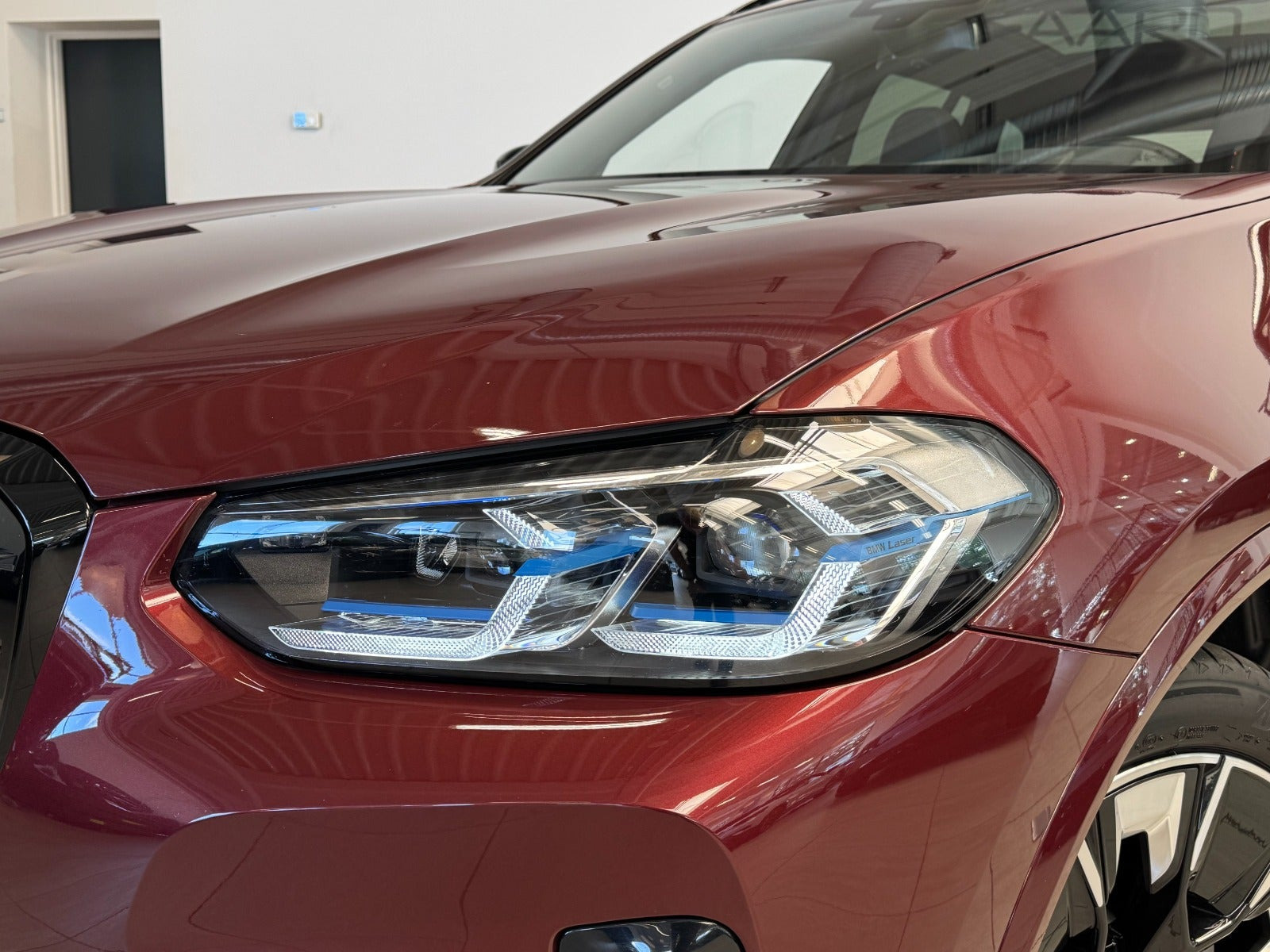 Rød BMW iX3 fra 2023