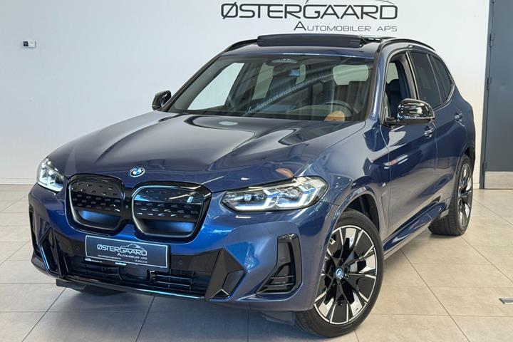 Blå BMW iX3 fra 2023