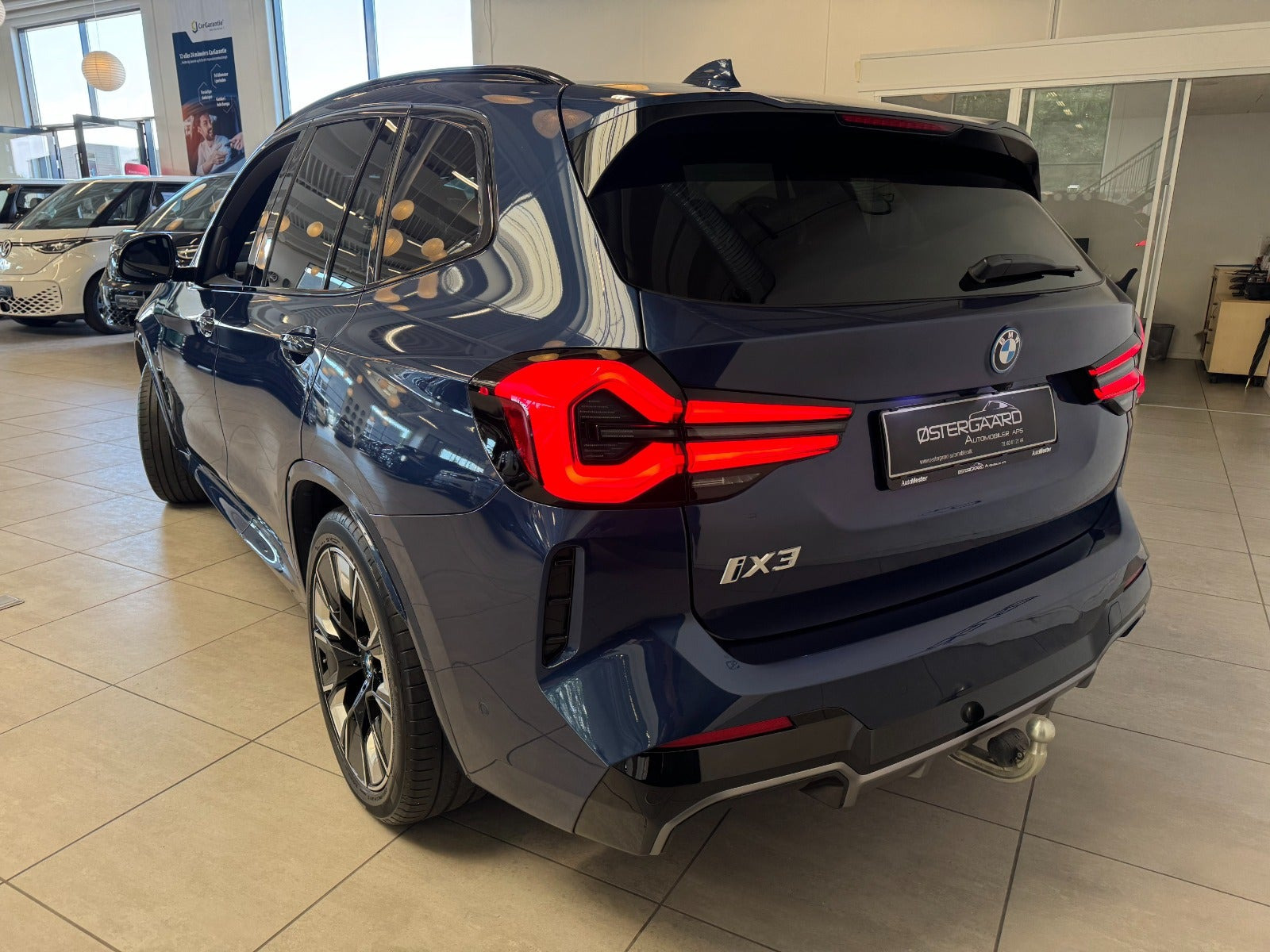 Blå BMW iX3 fra 2023