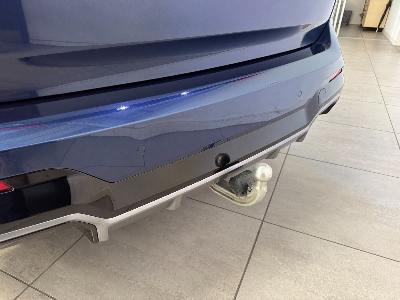 Blå BMW iX3 fra 2023