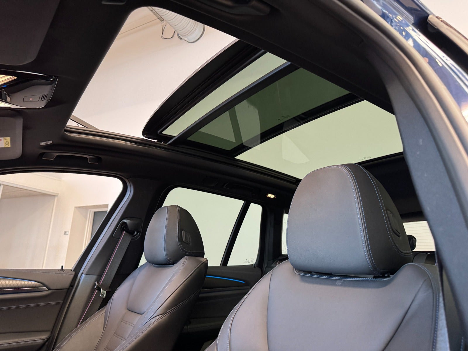 Blå BMW iX3 fra 2023