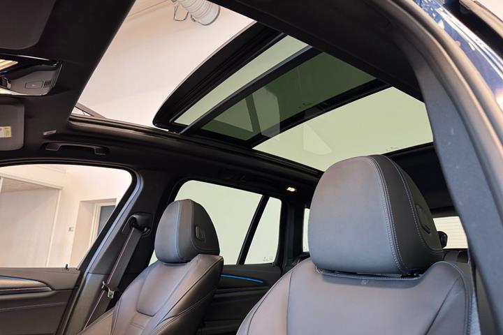 Blå BMW iX3 fra 2023