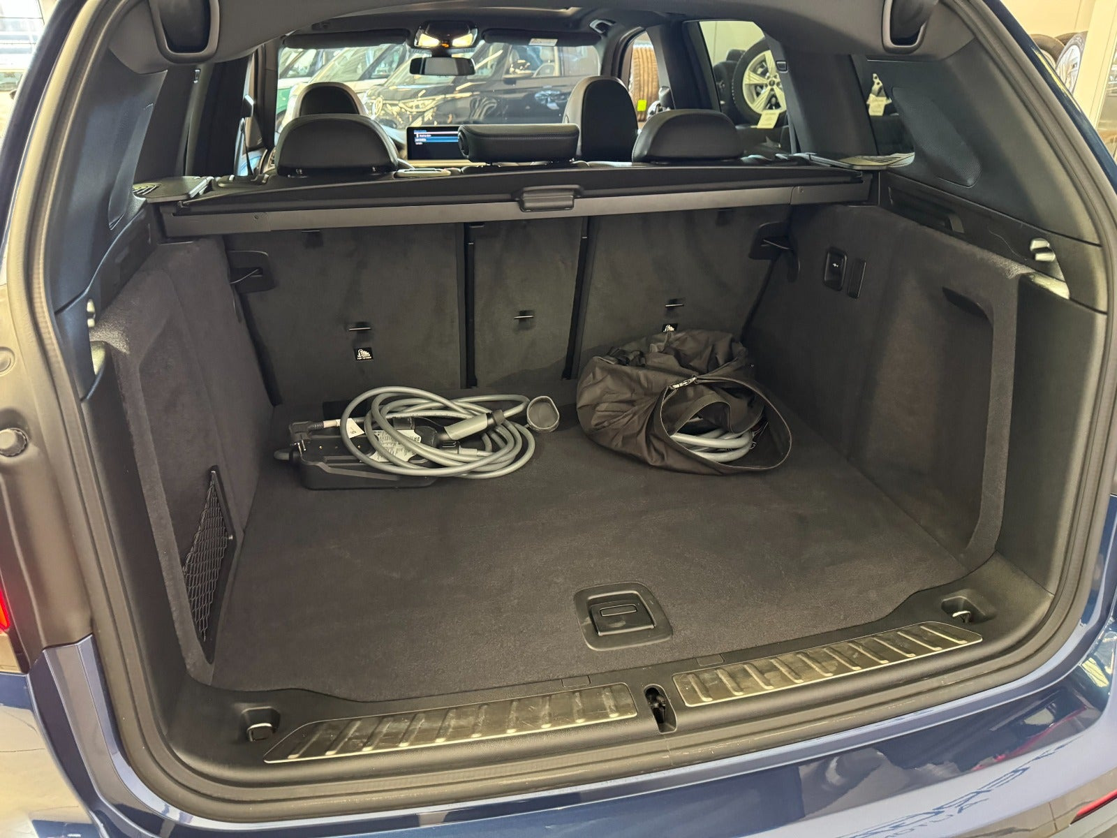 Blå BMW iX3 fra 2023