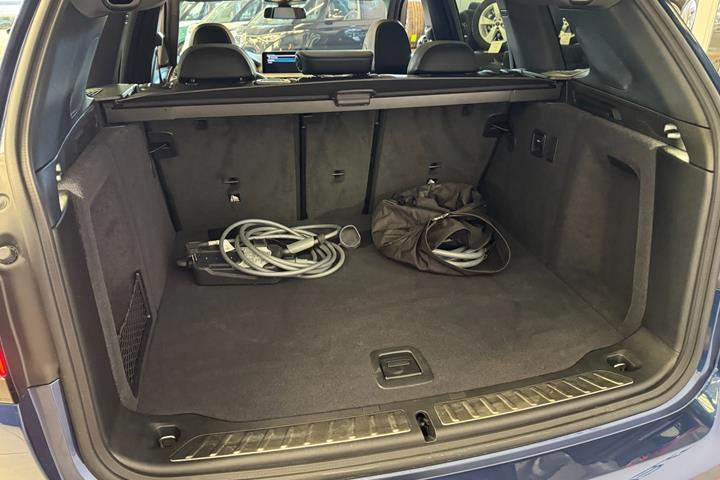 Blå BMW iX3 fra 2023