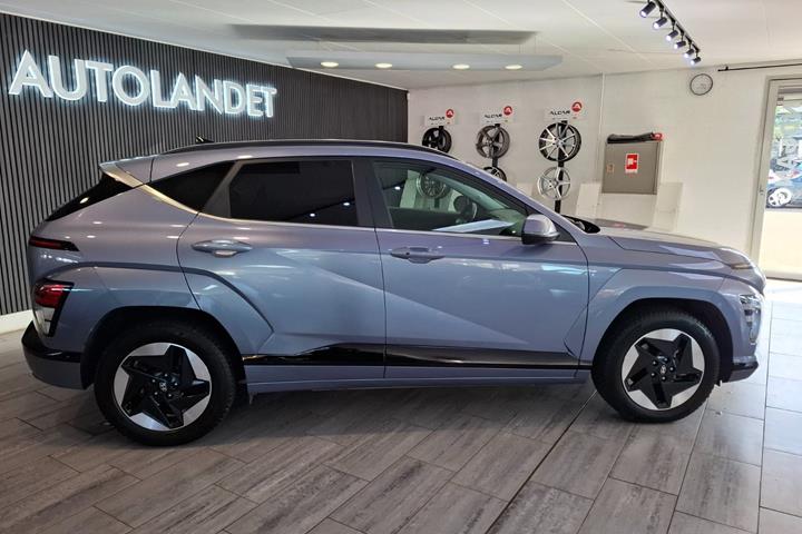 Blå Hyundai Kona fra 2024