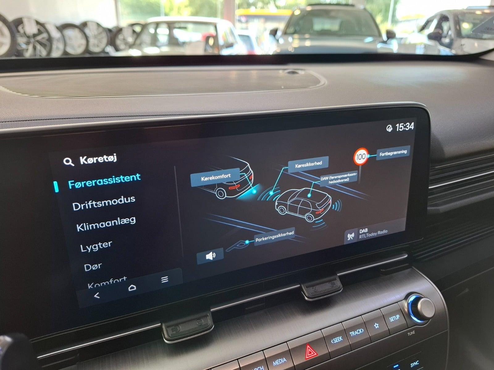 Blå Hyundai Kona fra 2024