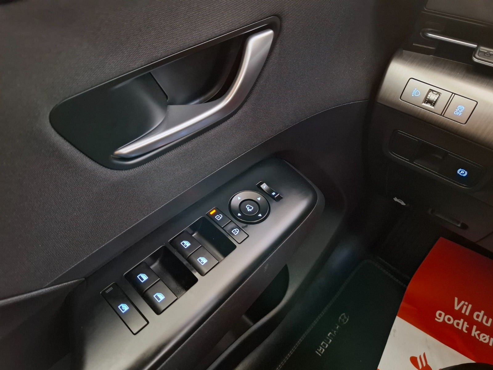 Blå Hyundai Kona fra 2024