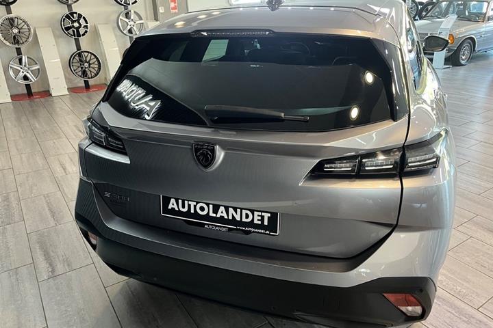 Grå Peugeot E-308 fra 2025