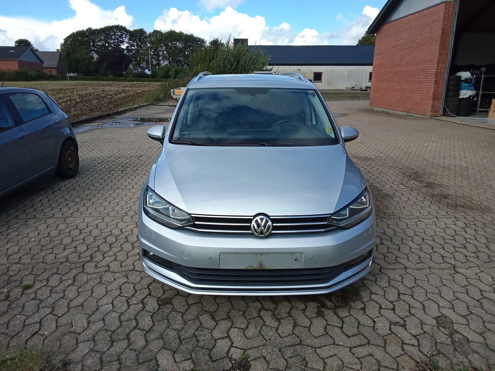 Sølv VW Touran fra 2019