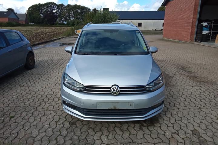 Sølv VW Touran fra 2019