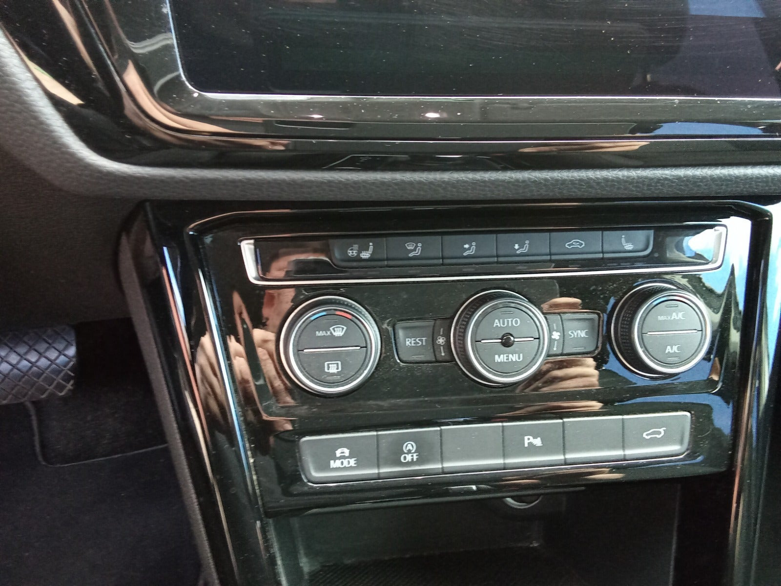 Sølv VW Touran fra 2019