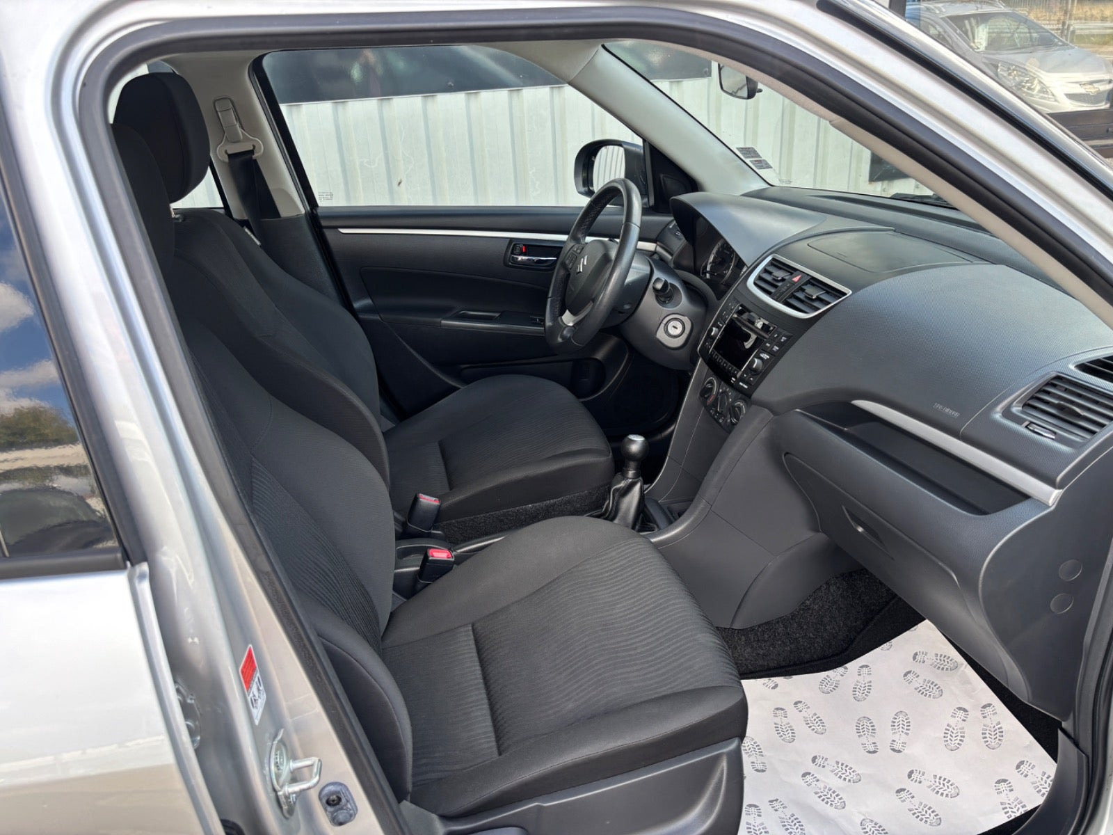 Sølv Suzuki Swift fra 2012