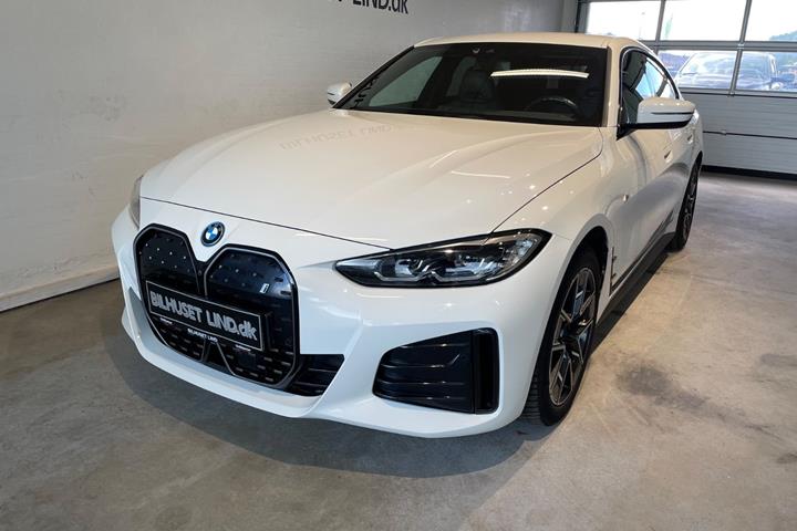 Hvid BMW i4 fra 2024