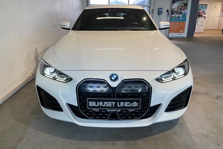Hvid BMW i4 fra 2024