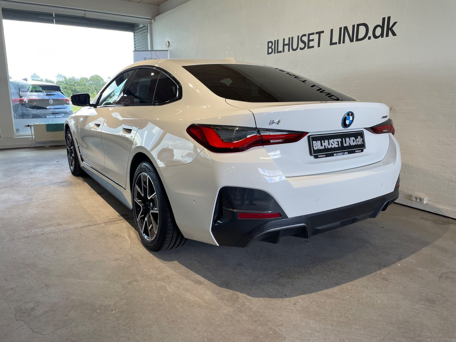 Hvid BMW i4 fra 2024