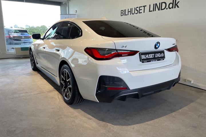 Hvid BMW i4 fra 2024