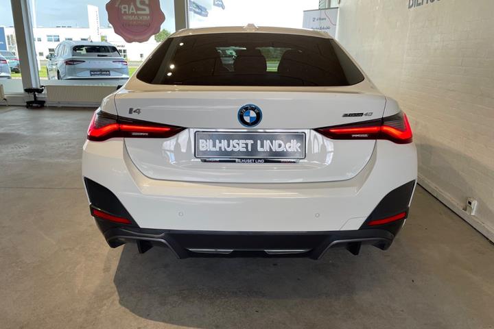 Hvid BMW i4 fra 2024