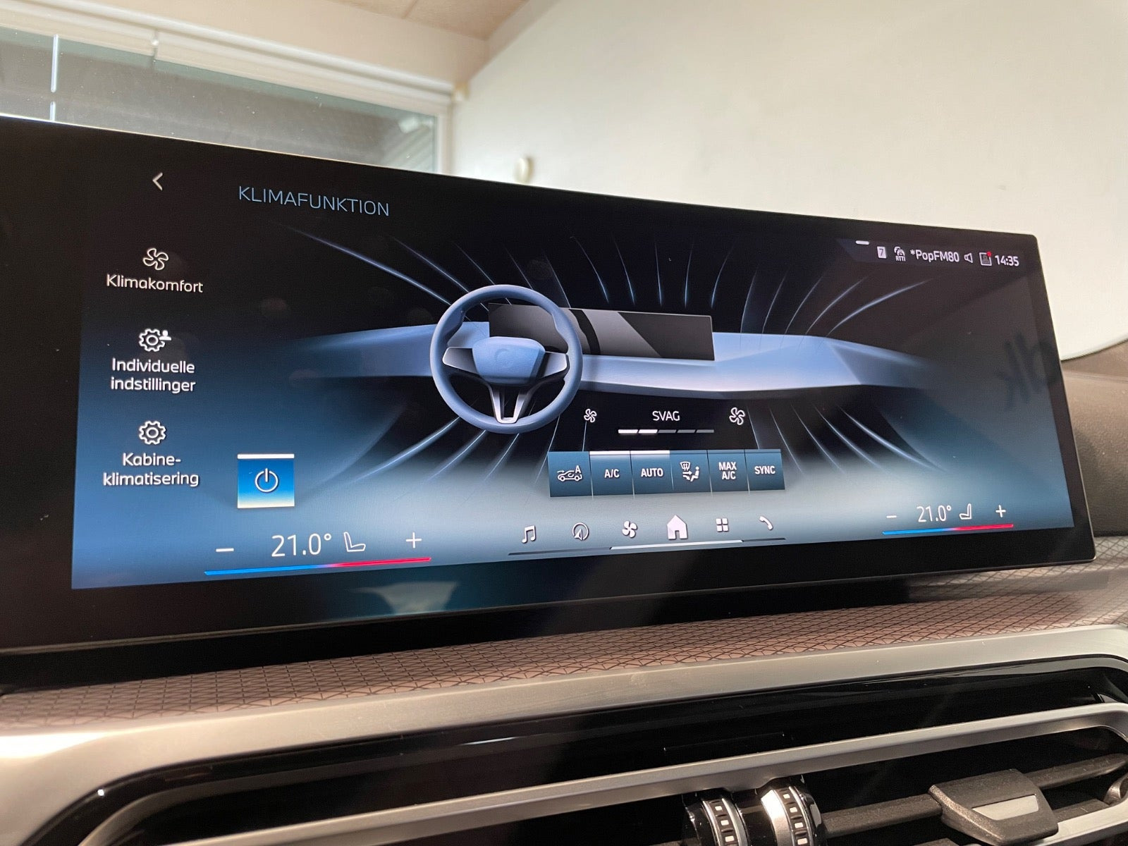Hvid BMW i4 fra 2024