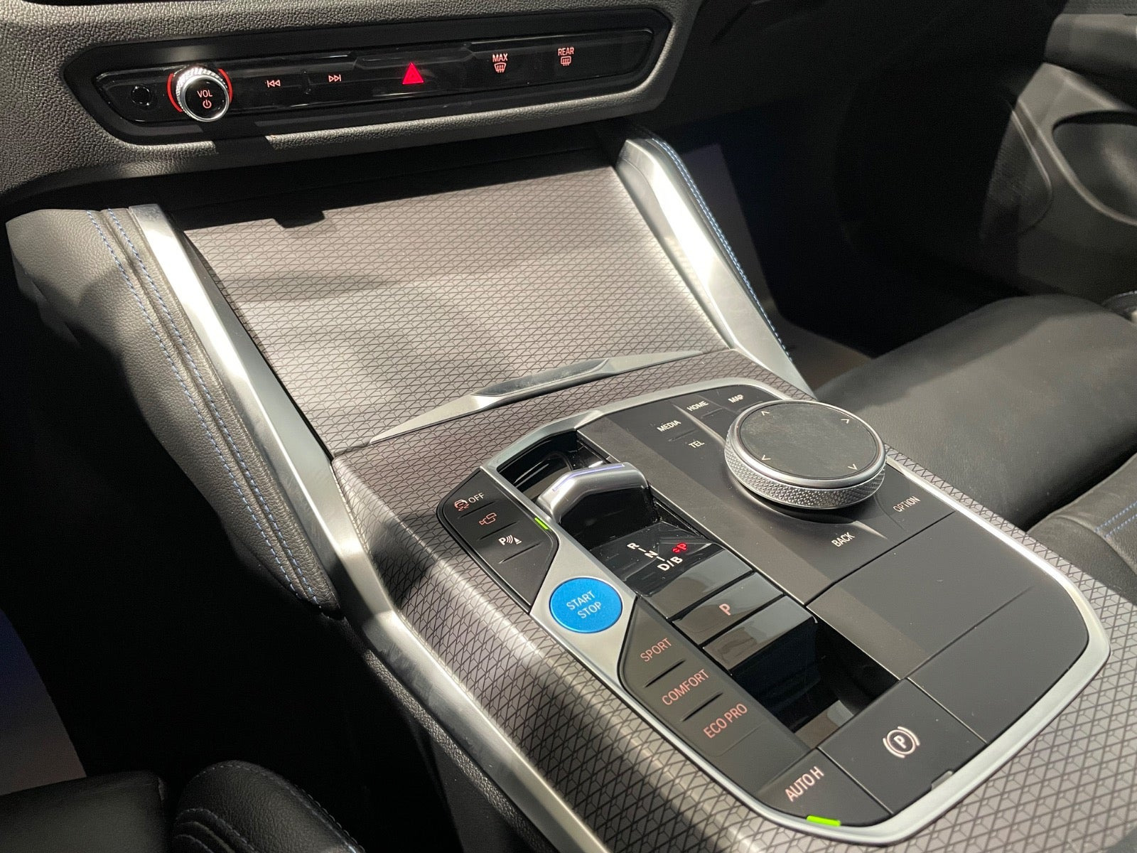 Hvid BMW i4 fra 2024