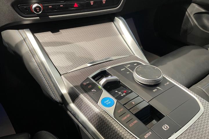 Hvid BMW i4 fra 2024