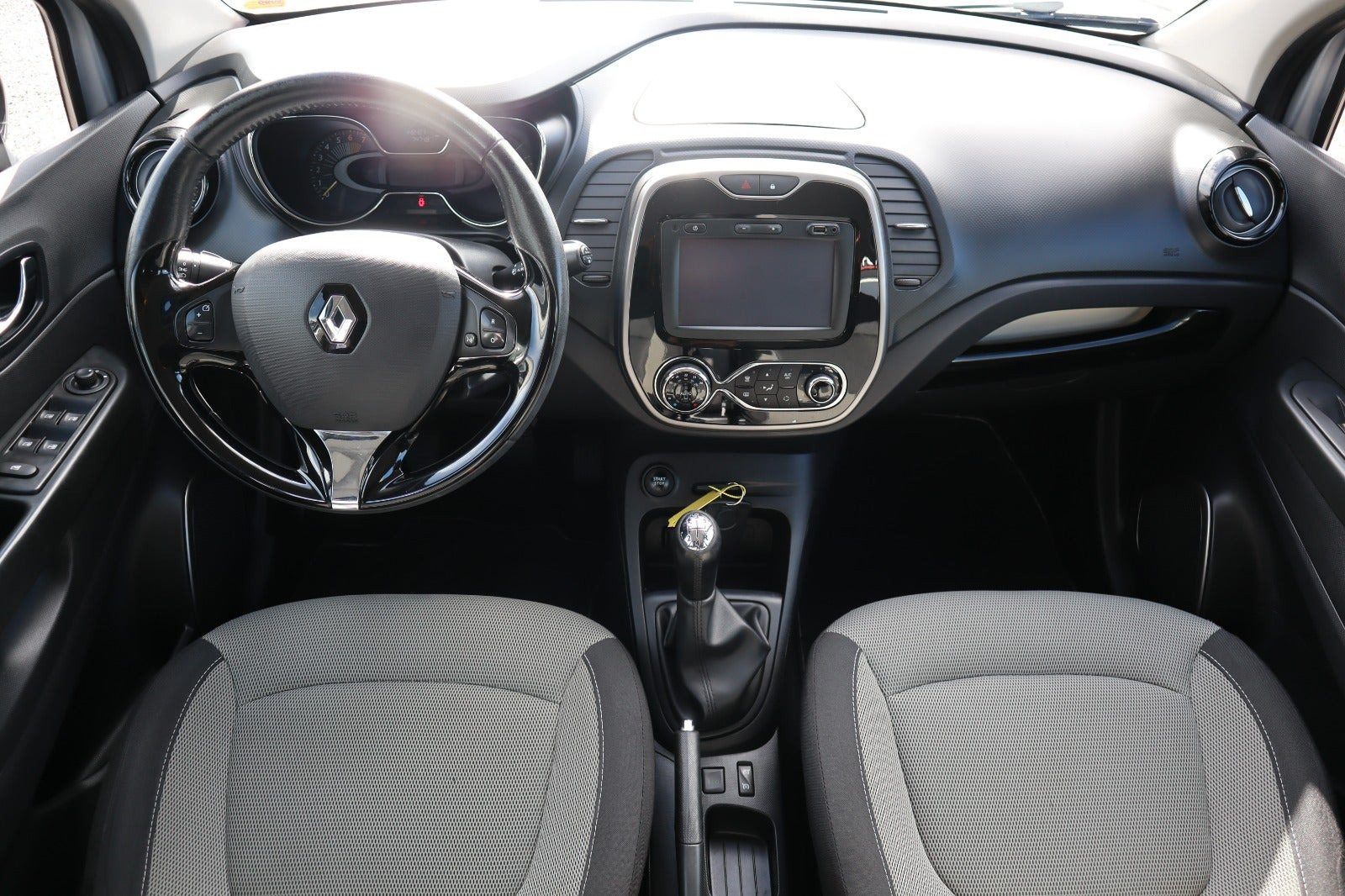 Sølv Renault Captur fra 2016