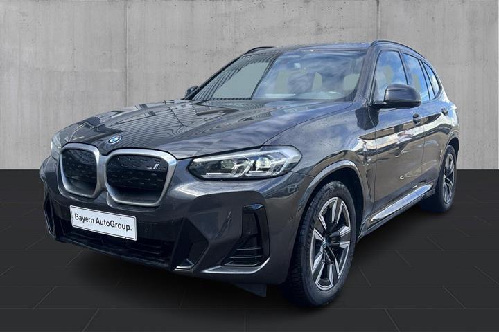 Grå BMW iX3 fra 2023