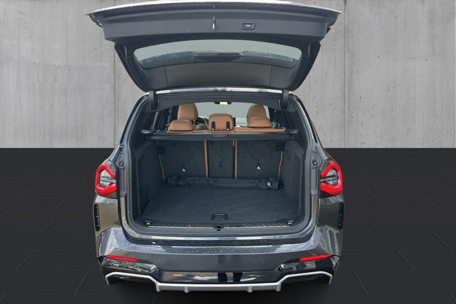 Grå BMW iX3 fra 2023