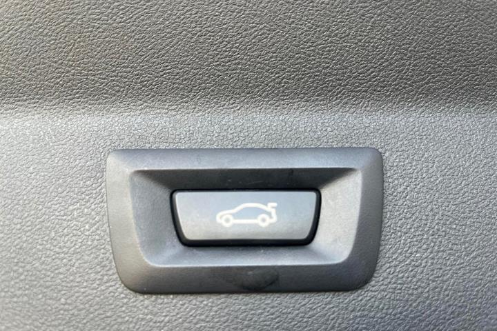 Grå BMW iX3 fra 2023