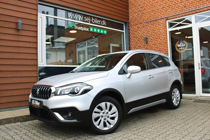 Sølv Suzuki S-Cross fra 2021