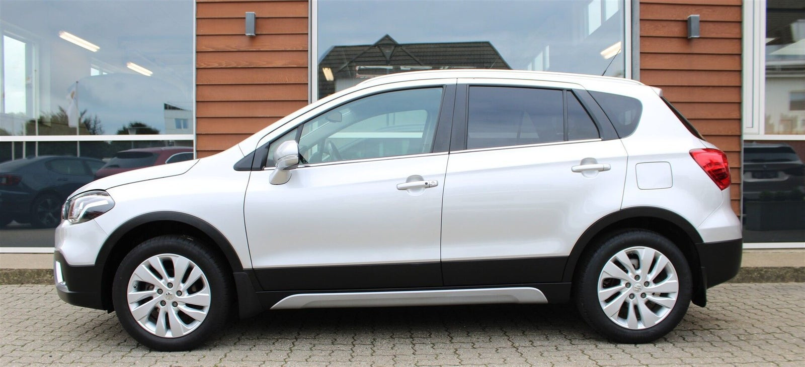 Sølv Suzuki S-Cross fra 2021
