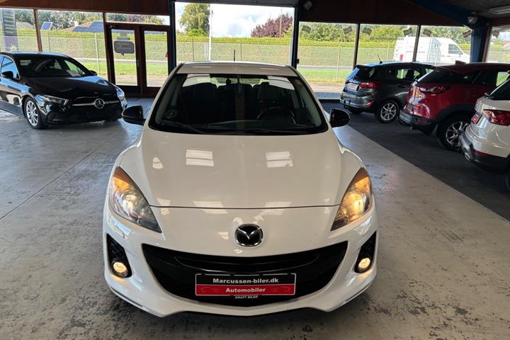 Hvid Mazda 3 fra 2012