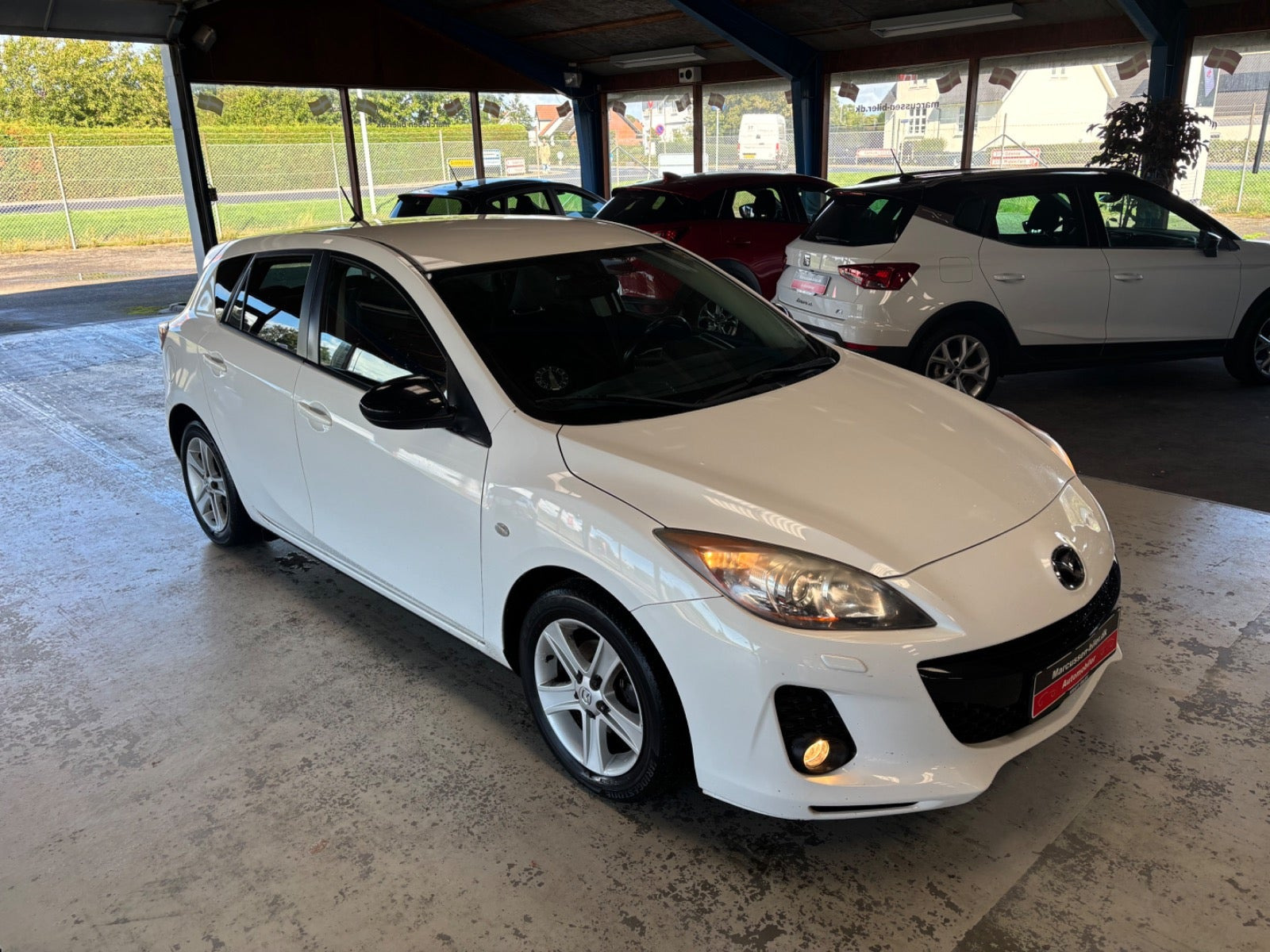 Hvid Mazda 3 fra 2012