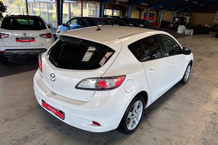 Hvid Mazda 3 fra 2012