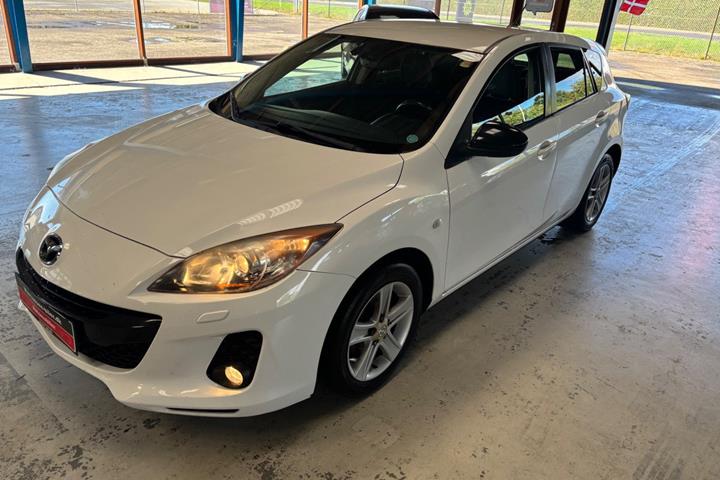 Hvid Mazda 3 fra 2012