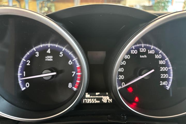 Hvid Mazda 3 fra 2012