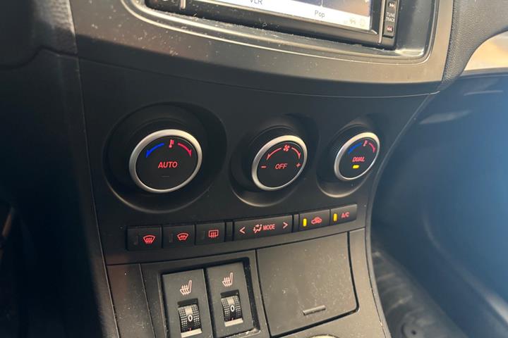Hvid Mazda 3 fra 2012