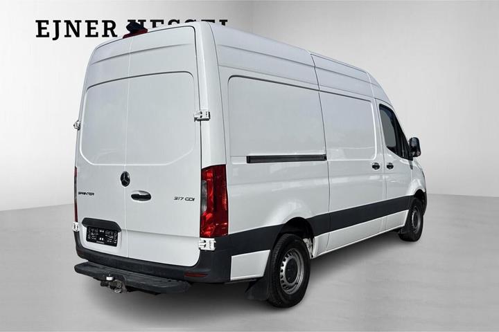 Hvid Mercedes Sprinter 317 fra 2022