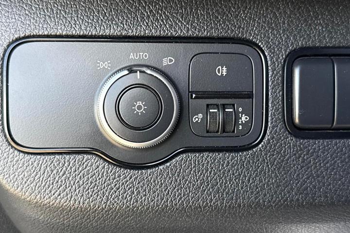 Hvid Mercedes Sprinter 317 fra 2022