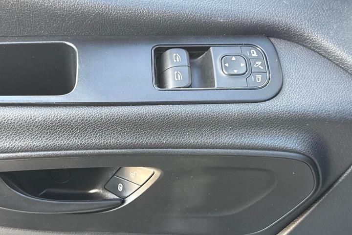 Hvid Mercedes Sprinter 317 fra 2022