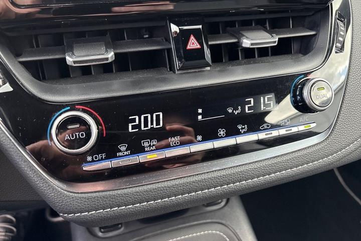 Rød Toyota Corolla fra 2020
