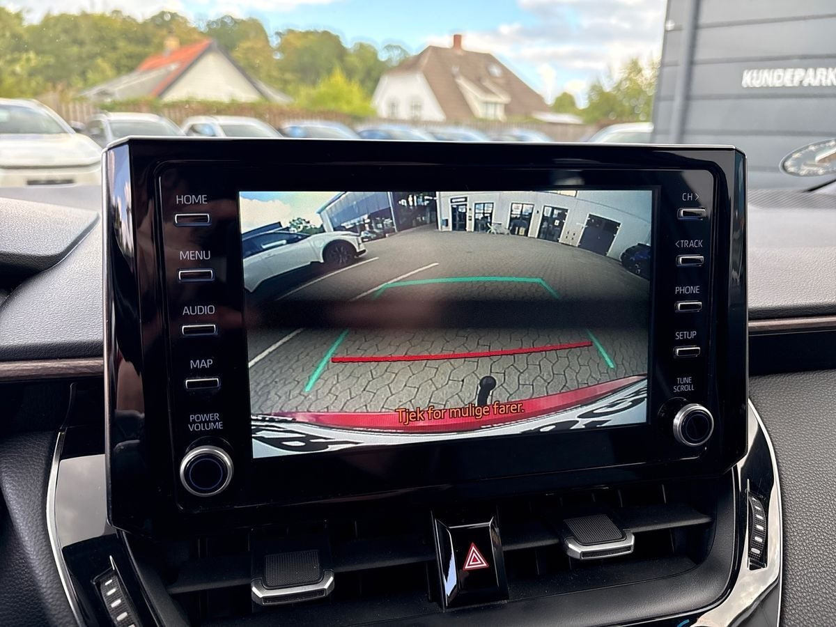 Rød Toyota Corolla fra 2020
