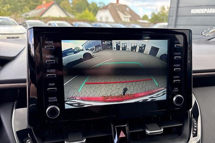 Rød Toyota Corolla fra 2020