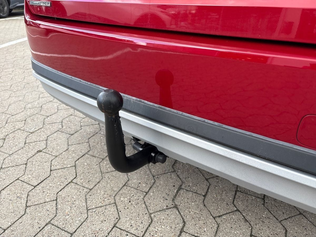 Rød Toyota Corolla fra 2020