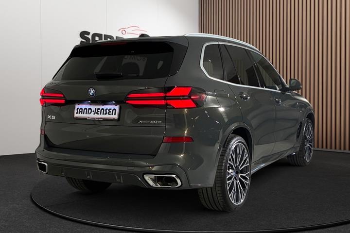 Grå BMW X5 fra 2024