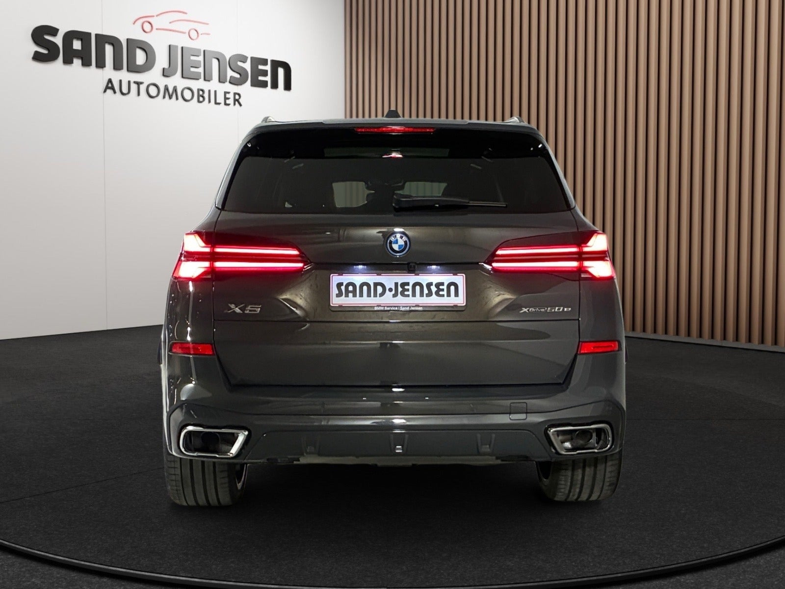 Grå BMW X5 fra 2024