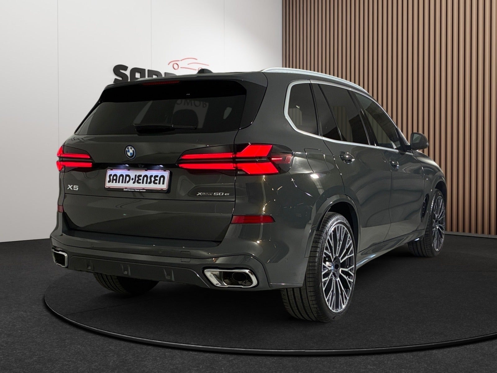 Grå BMW X5 fra 2024