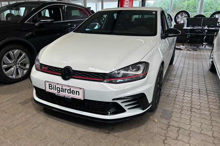 Hvid VW Golf VII fra 2016
